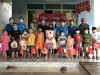 Liên đoàn Lao động huyện phối hợp CĐCS xã Chà Là tổ chức tặng quà cho con CNLĐ tổ tự quản khu nhà trọ xã Chà Là
