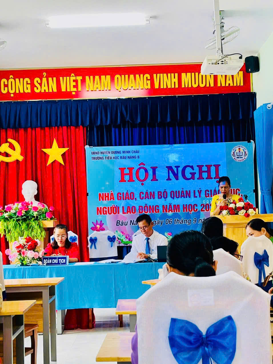 CĐCS TH BÀU NĂNG B PHỐI HỢP BGH NHÀ TRƯỜNG TỔ CHỨC HỘI NGHỊ NHÀ GIÁO, CÁN BỘ QUẢN LÝ GIÁO DỤC, NGƯỜI LAO ĐỘNG NĂM HỌC 2024-2025